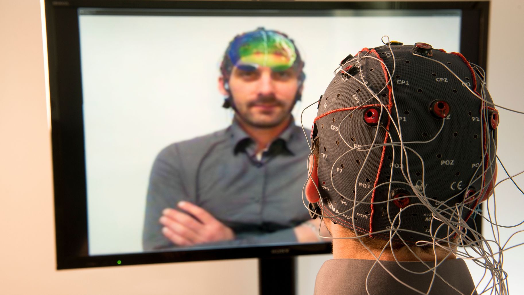 Mind-Mirror : dispositif de visualisation de l'activité cérébrale en réalité augmentée