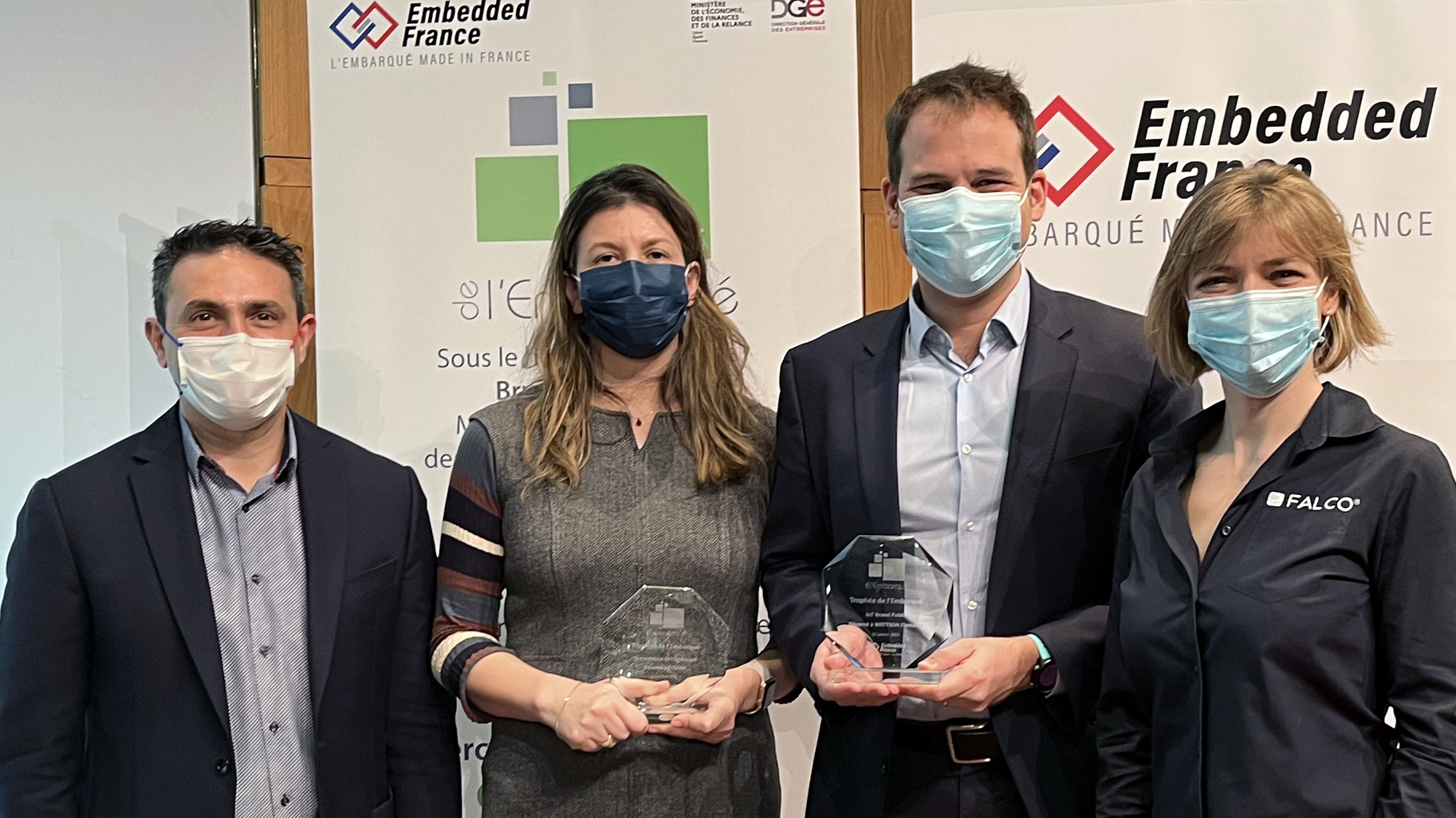 Photo de groupe des startups lauréates des Trophées de l'Embarqué 2021, StatInf et Falco