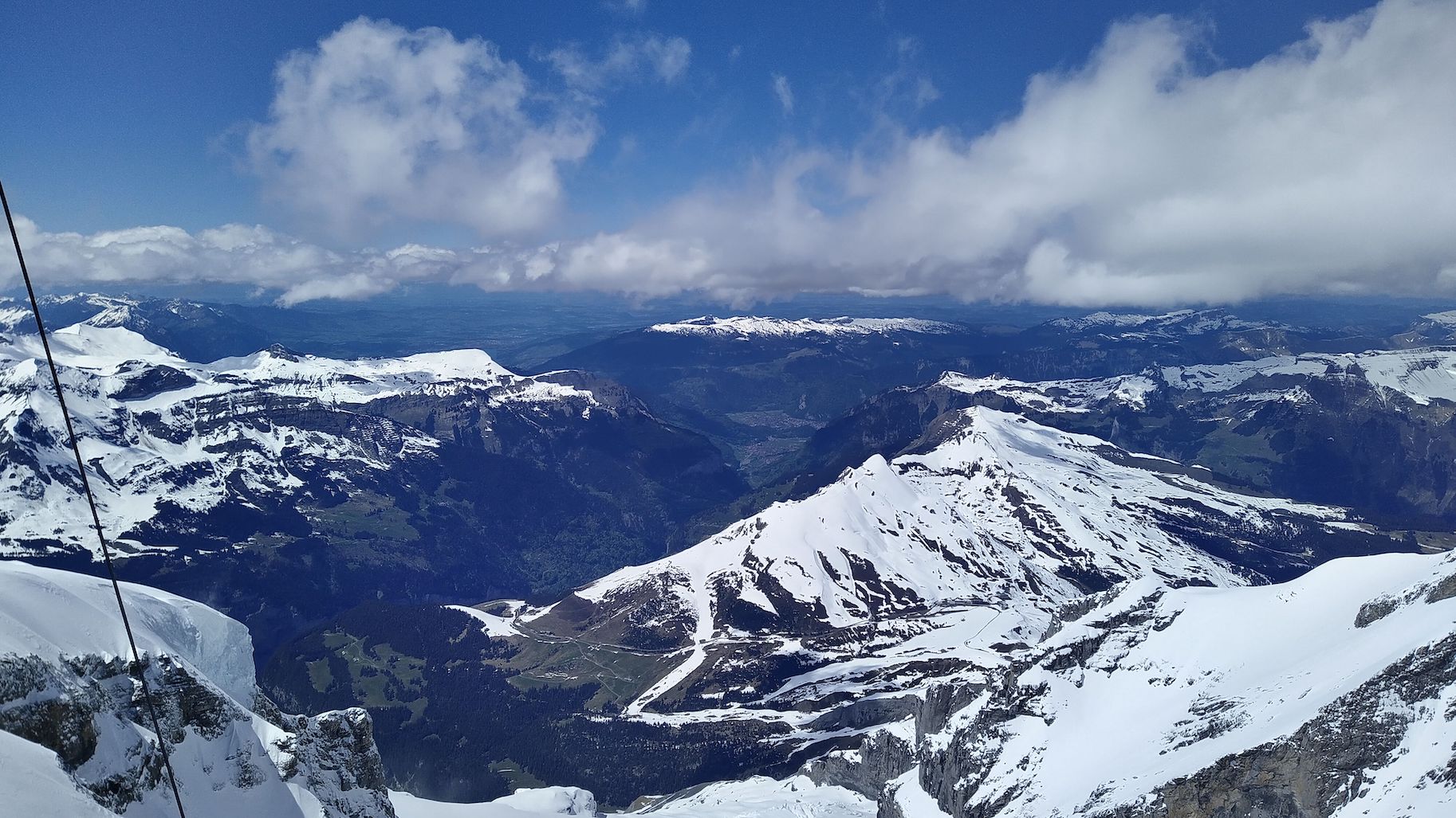 Arrière-pays bernois vu depuis la station scientifique de Jungfraujoch