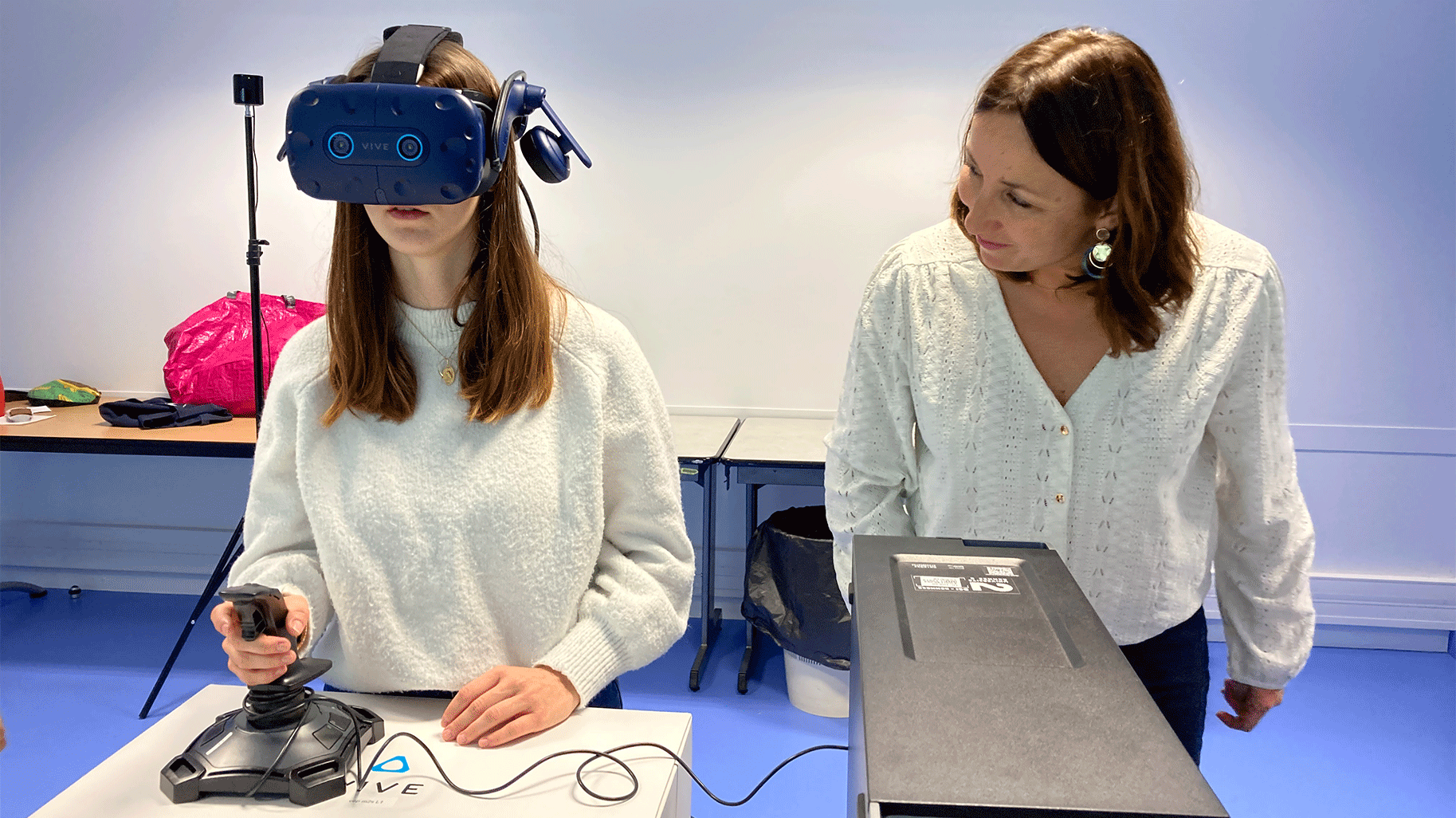 expérimentation en réalité virtuelle d'une joeuse pour étudier les effets de la commotion cérébrale au rugby - semaine du cerveau 2024