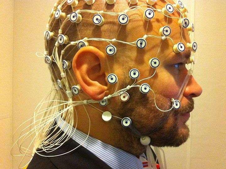 Tête avec EEG