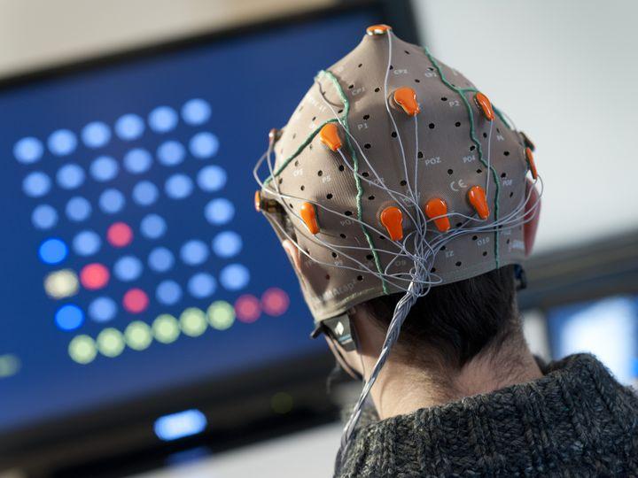 Communication cerveau-ordinateur : utilisation du logiciel Openvibe2 au jeux vidéos (Bain Invaders, GIPSA-Lab) (2013)