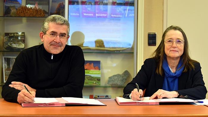 Signature de l’accord-cadre BRGM-Inria avec Bruno Sportisse, Président-directeur général de l’Inria et Michèle Rousseau, Présidente-directrice générale du BRGM - Service géologique national