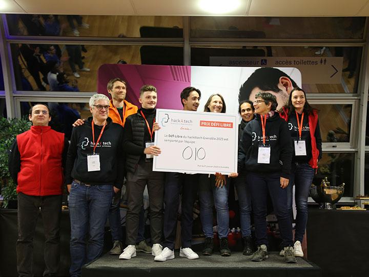 Lauréats hackAtech prix Défi Libre - équipe OIO