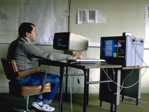 Bureau de chercheur, 1984.